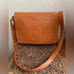 Le Donne Caramel Brown Tan Leather  Shoulder/Crossbody Purse Adjustable Strap